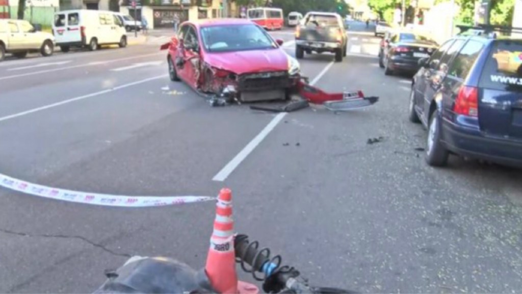 #ACCIDENTE | BORRACHO SE QUEDÓ DORMIDO Y CHOCÓ CONTRA 6&nbsp;AUTOS