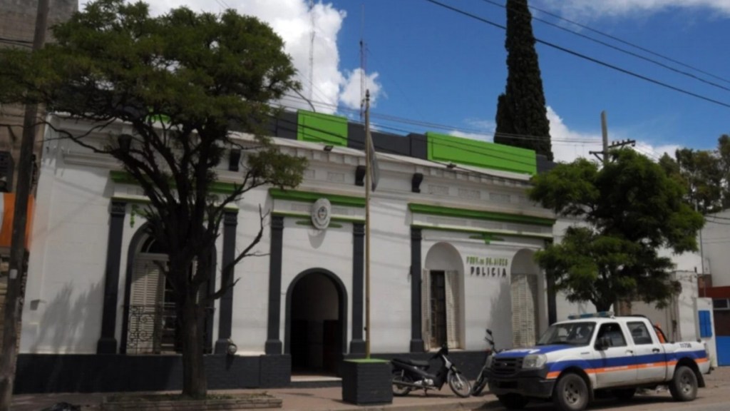 #POLICIALES | DETUVIERON A UN POLICIA POR VIOLAR A UNA TESTIGO QUE TENÍA QUE&nbsp;CUSTODIAR