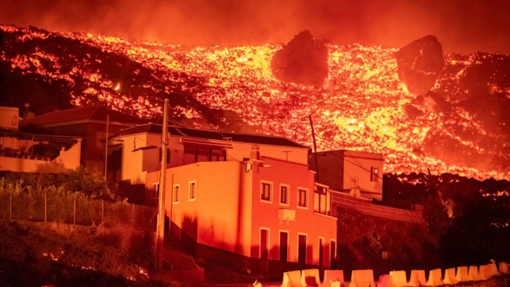 #ESPAÑA | CONFINAN A 3 MIL PERSONAS POR NUEVA ERUPCIÓN DEL VOLCÁN CUMBRE&nbsp;VIEJA