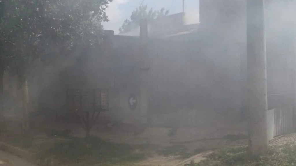 #POLICIALES | TIRÓ A PATADAS LA PUERTA DE LA CASA DE SU EXPAREJA Y PRENDIÓ FUEGO LA&nbsp;VIVIENDA