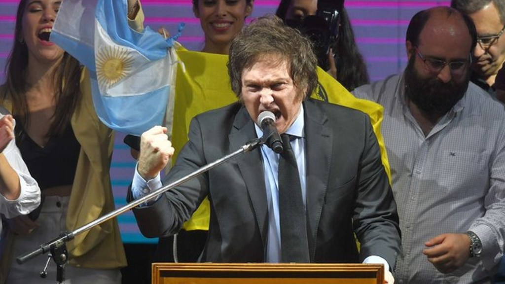 #POLÍTICA | MILEI: «SI LOS HONESTOS PORTASEN ARMAS HABRÍA MENOS&nbsp;DELINCUENCIA»