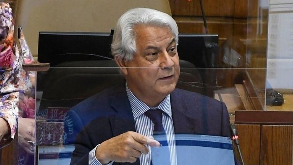 #CHILE | DIPUTADO HABLÓ POR CASI 15 HORAS PARA QUE OTRO LEGISLADOR PUEDA VOTAR EL JUICIO POLÍTICO A&nbsp;PIÑERA