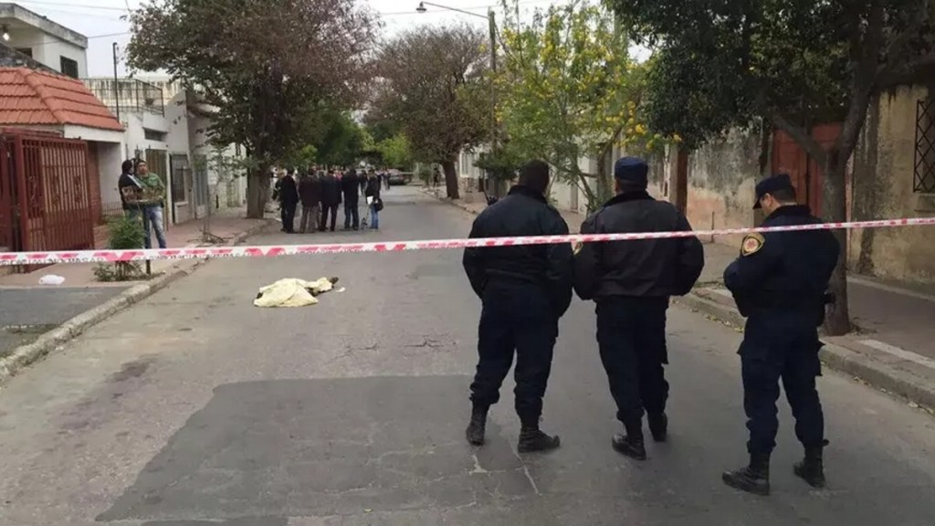 #POLICIALES | UN POLICÍA FEDERAL MATÓ DE AL MENOS TRES BALAZOS A UN SUJETO QUE LE ROBÓ EL&nbsp;CELULAR