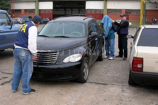 #POLICIALES | CAE BANDA DE ABOGADOS Y GESTORES QUE VENDIAN AUTOS&nbsp;«MELLIZOS»