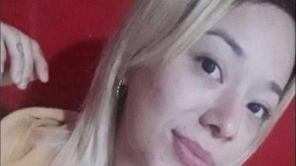 #POLICIALES | ASESINÓ DE UN DISPARO EN EL CUELLO A SU EXPAREJA PORQUE LA DENUNCIÓ POR TIKTOK Y LA BUSCA&nbsp;INTERPOL