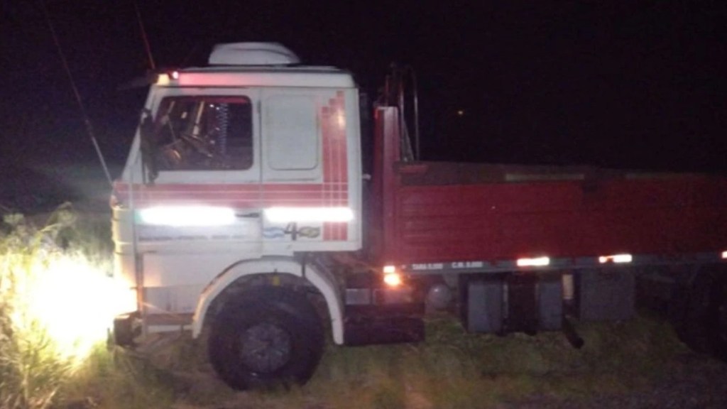 #TRAGEDIA | SE QUEDÓ SIN FRENOS, SE TIRÓ DEL CAMIÓN Y&nbsp;MURIÓ