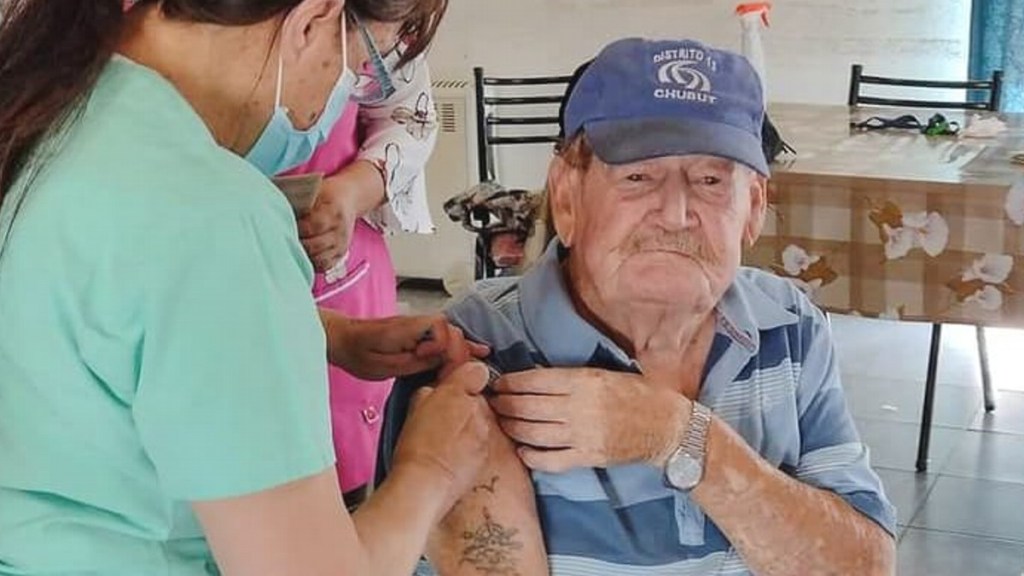 #RAWSON | COMPLETARON EL ESQUEMA DE VACUNACIÓN A ADULTOS MAYORES DEL COMPLEJO DE VIVIENDAS&nbsp;TUTELADAS