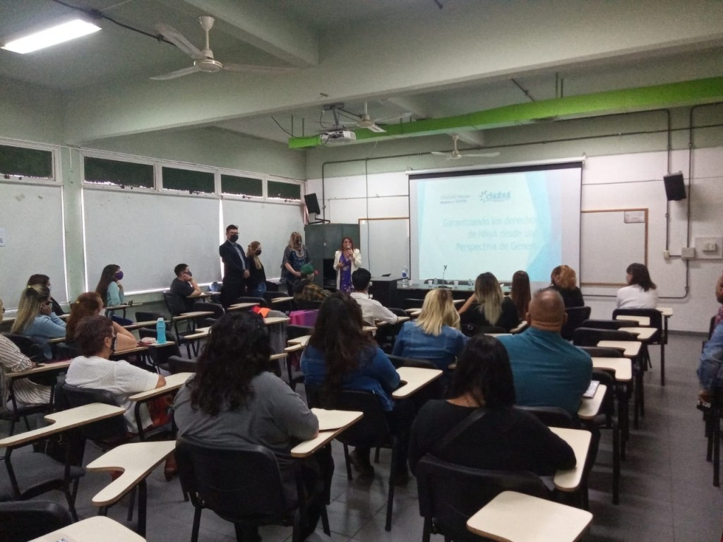 #CHUBUT | CAPACITAN EN HOGARES DE NIÑAS, NIÑOS Y&nbsp;ADOLESCENTES