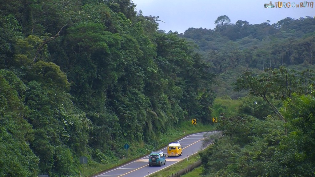 #MUNDO | TRAGEDIA AL VOLCAR UN MICRO EN&nbsp;ECUADOR