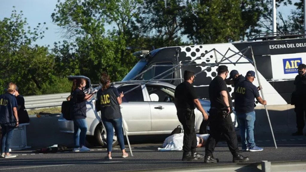 #POLICIALES | SALÍA DE TRABAJAR, IBA CON SU NOVIA EN UN AUTO Y LO MATARON DE UN BALAZO EN LA&nbsp;CABEZA