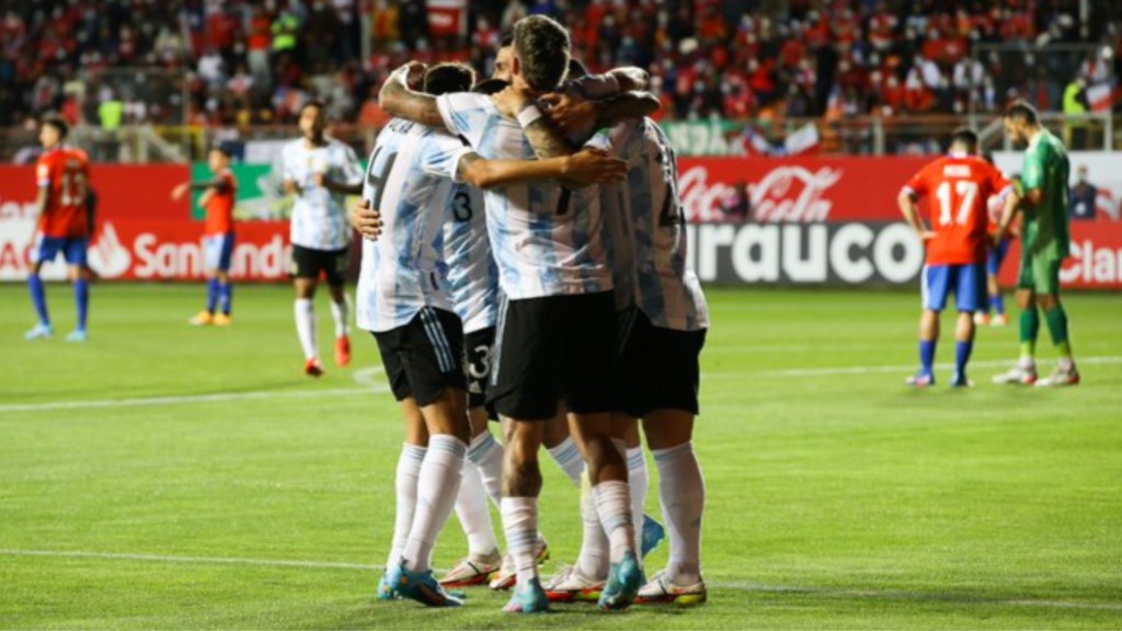 #ELIMINATORIAS | ARGENTINA LE GANÓ A CHILE 2 A 1 SIN MESSI, NI SCALONI Y ESTIRÓ SU INVICTO A&nbsp;28