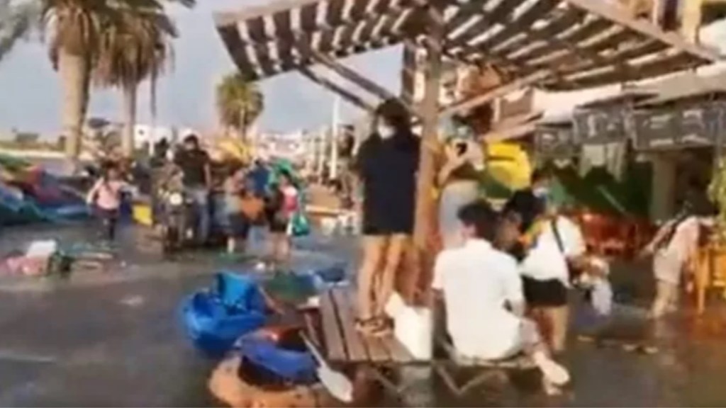 #PERÚ | TSUNAMI FATAL: DOS MUJERES MURIERON ARRASTRADAS POR EL FUERTE&nbsp;OLEAJE