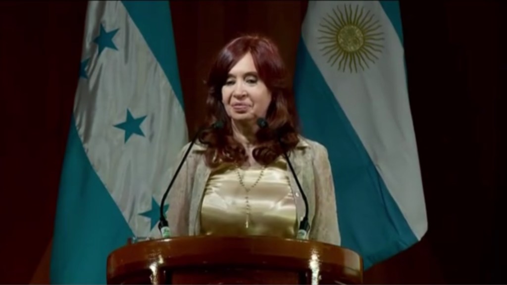 #POLÍTICA | ”DE LA MISMA MANERA QUE FINANCIABAN GOLPES MILITARES, SE FINANCIAN GOLPES JUDICIALES” DIJO&nbsp;CFK