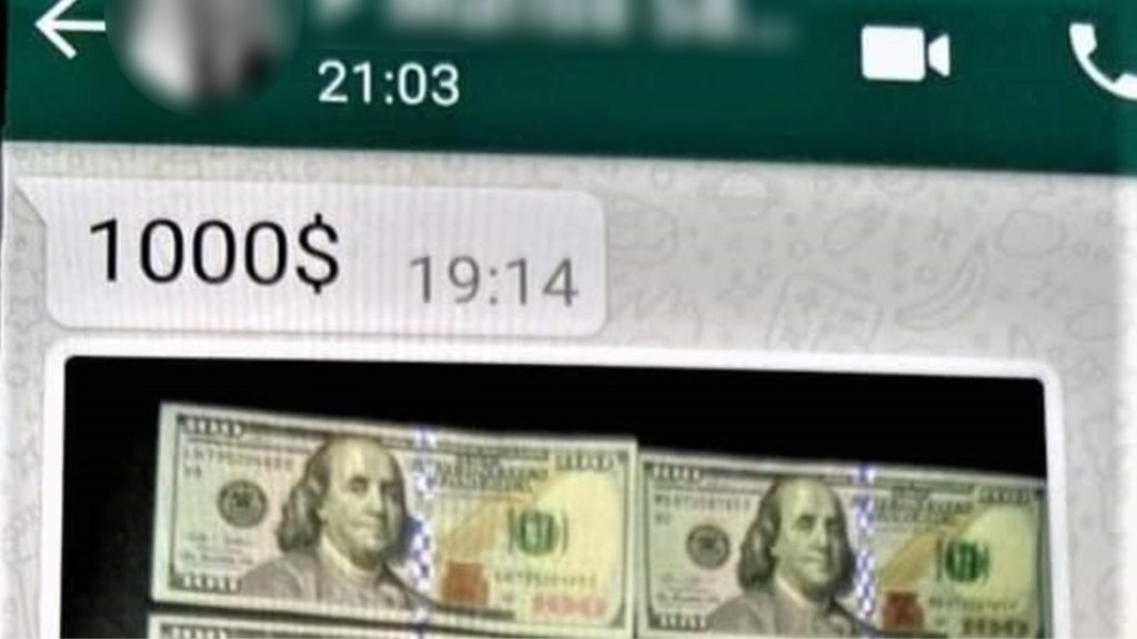 #INAUDITO | LO ESTAFÓ CON UNA COMPRA DE DÓLARES PERO SE CONMOVIÓ CON SU HISTORIA Y LE DEVOLVIÓ EL&nbsp;DINERO