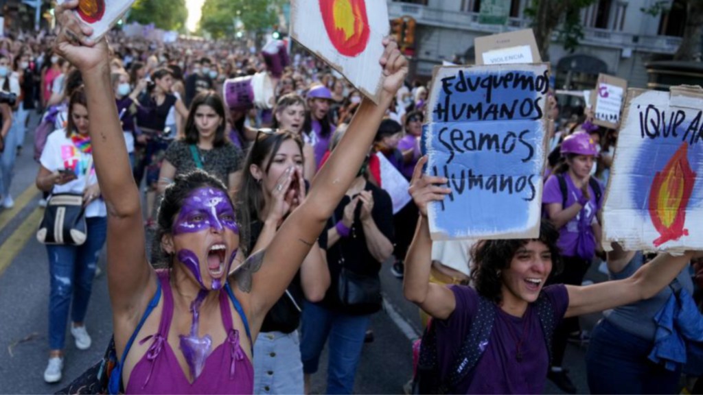 #URUGUAY | MILES DE PERSONAS MARCHARON EN PROTESTA POR UNA VIOLACIÓN&nbsp;GRUPAL