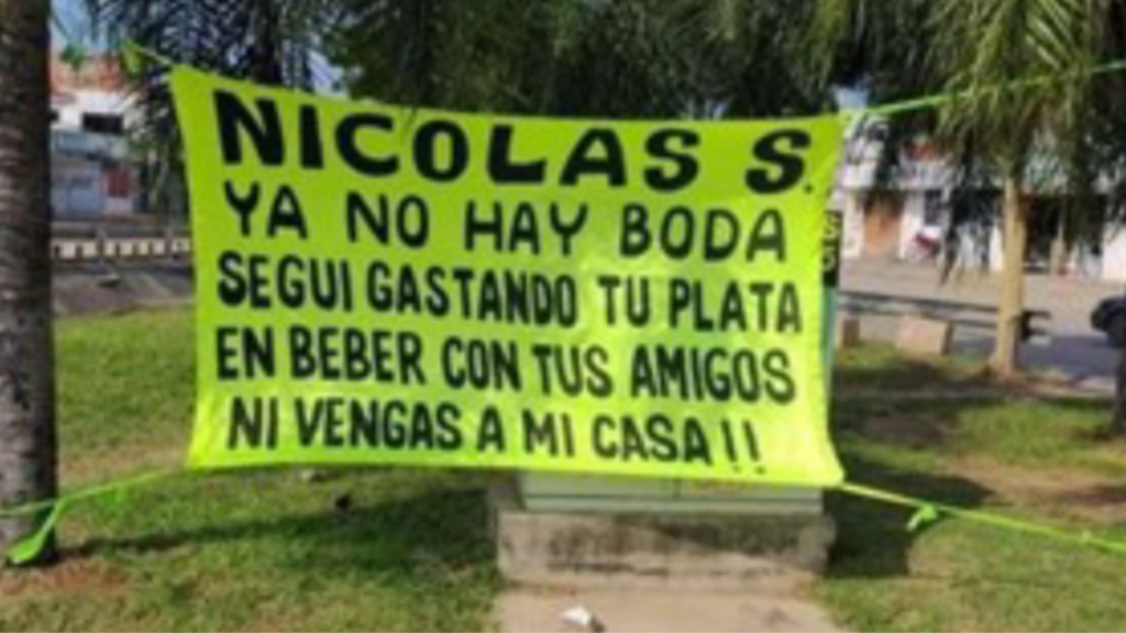 #REDES | “YA NO HAY BODA. SEGUÍ GASTANDO TU PLATA EN BEBER CON TUS AMIGOS”, EL PASACALLE QUE SE HIZO&nbsp;VIRAL