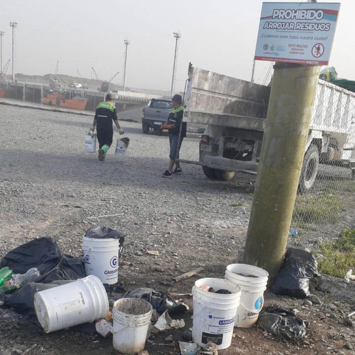 #RAWSON | SIGUE LA MALA COSTUMBRE DE ARROJAR RESIDUOS EN EL&nbsp;PUERTO