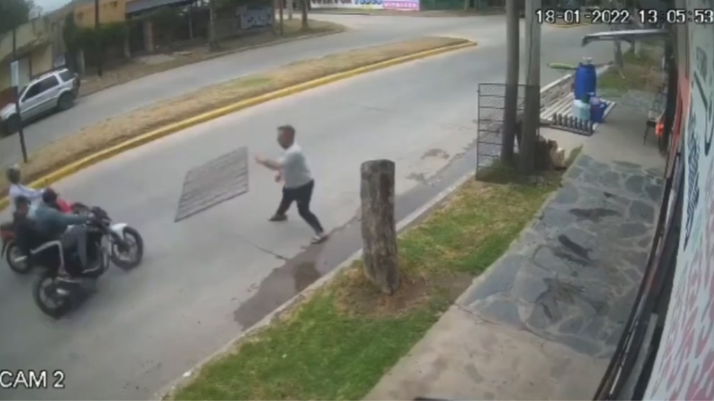 #INSÓLITO | DETUVO A DOS MOTOCHORROS DE UN&nbsp;REJAZO