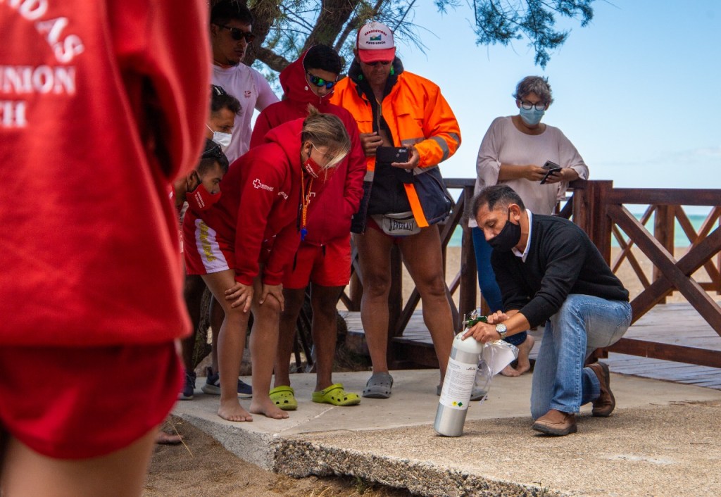 #RAWSON |Guardavidas se capacitaron en el uso de tubos de oxigeno medicinales 