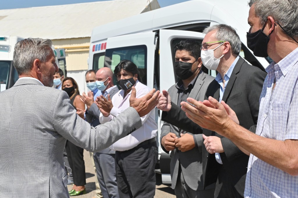 #CHUBUT | ENTREGA DE AMBULANCIAS, UTILITARIOS Y&nbsp;EQUIPAMIENTO