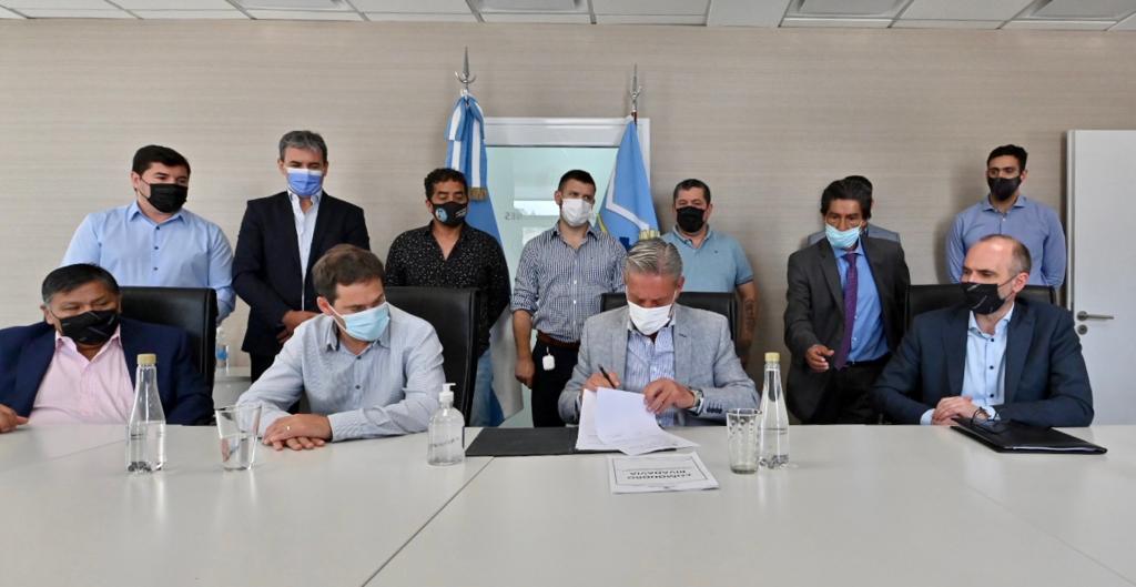 #CHUBUT | El Gobierno firmó con YPF proyectos de&nbsp;producción