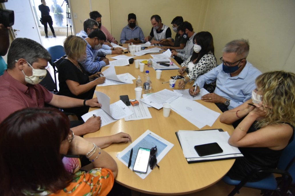 #CHUBUT | DOCENTES COBRARÁN ANTICIPADO UN AUMENTO DEL&nbsp;20%