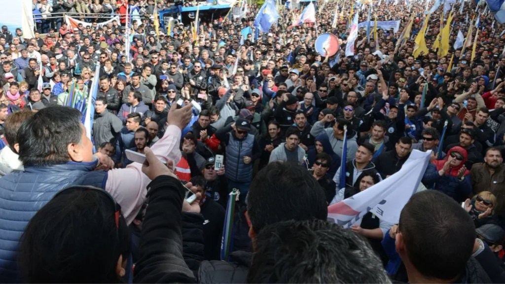 #CHUBUT | PETROLEROS REALIZAN UN PARO DE 24 HORAS EN RECLAMO DE AUMENTO&nbsp;SALARIAL