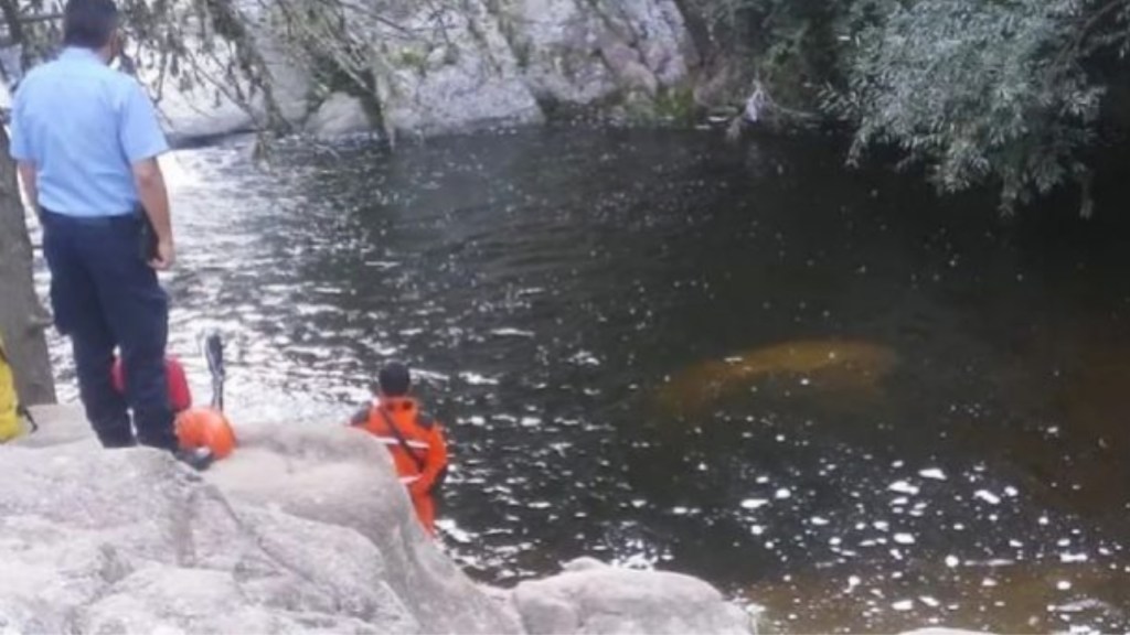 #TRAGEDIA | RESBALÓ DE UNA PIEDRA CON SU HIJA DE 3 AÑOS,  CAYERON A UN  ARROYO Y MURIÓ AHOGADO AL SALVAR A LA&nbsp;NIÑA