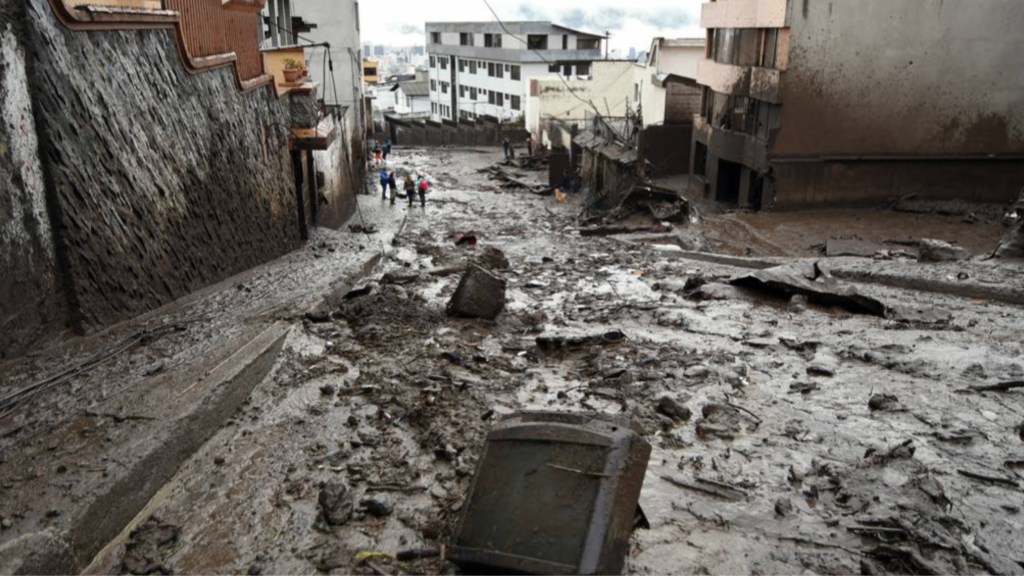 #ECUADOR | 21 MUERTOS Y 42 HERIDOS TRAS DEVASTADOR ALUVIÓN EN&nbsp;QUITO