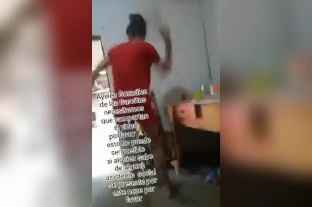 #INDIGNANTE | MADRE LE DIO UNA SALVAJE GOLPIZA A SU HIJO PORQUE NO COMÍA 