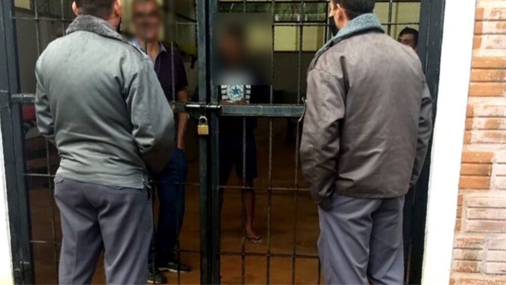 #ABERRANTE | UN PRESO OBLIGÓ A SU HIJASTRA DE 14 AÑOS A PRACTICARLE SEXO ORAL DELANTE DE SU&nbsp;MADRE