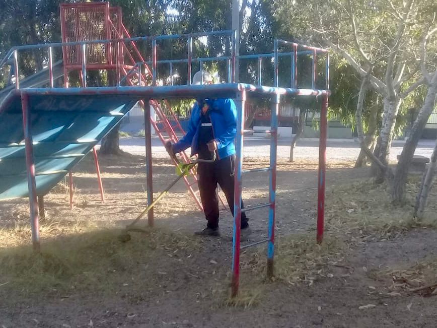 #RAWSON | LIMPIEZA EN LOS JARDINES&nbsp;MUNICIPALES
