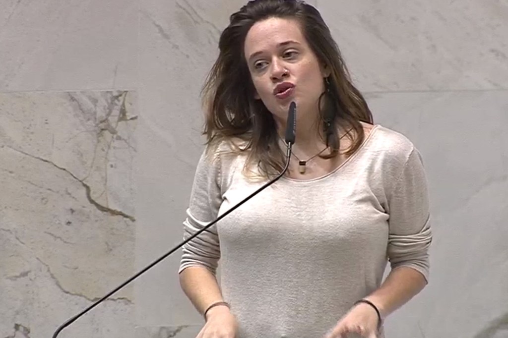 #INDIGNANTE | AMENAZARON A UNA DIPUTADA BRASILEÑA CON VIOLARLA Y DECAPITARLA POR CRITICAR A&nbsp;BOLSONARO