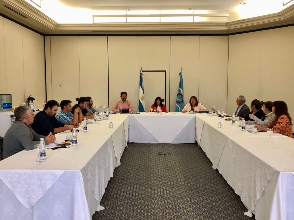#CHUBUT | PERATA RECIBIO A PADRES PREOCUPADOS POR EL INICIO DE&nbsp;CLASES