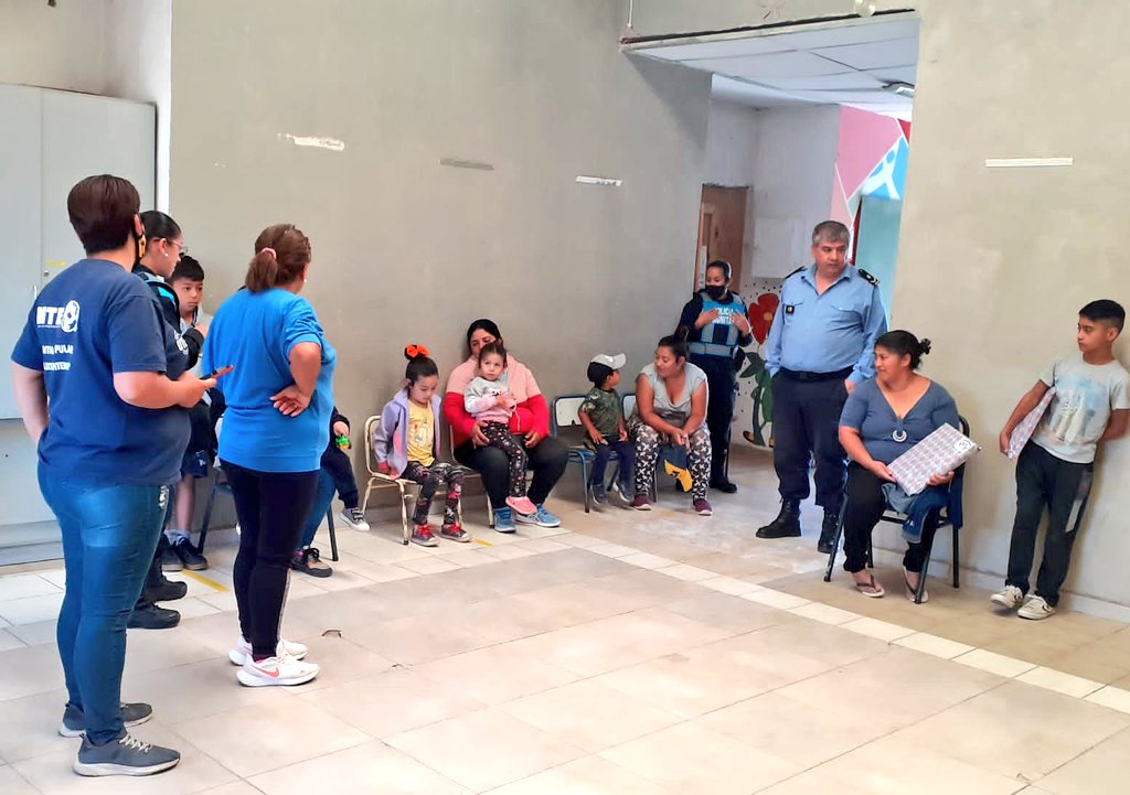 #CHUBUT | La Policía Comunitaria de Trelew desarrolló actividades con los vecinos de la escuela Nº&nbsp;193