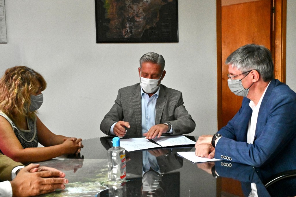 #CHUBUT | CONVENIO PARA SERVICIO ELÉCTRICO A 800 FAMILIAS DE&nbsp;ESQUEL