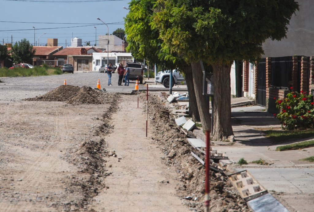 #RAWSON | Continúan la obras de cordones cunetas en diversas sectores de la&nbsp;Capital