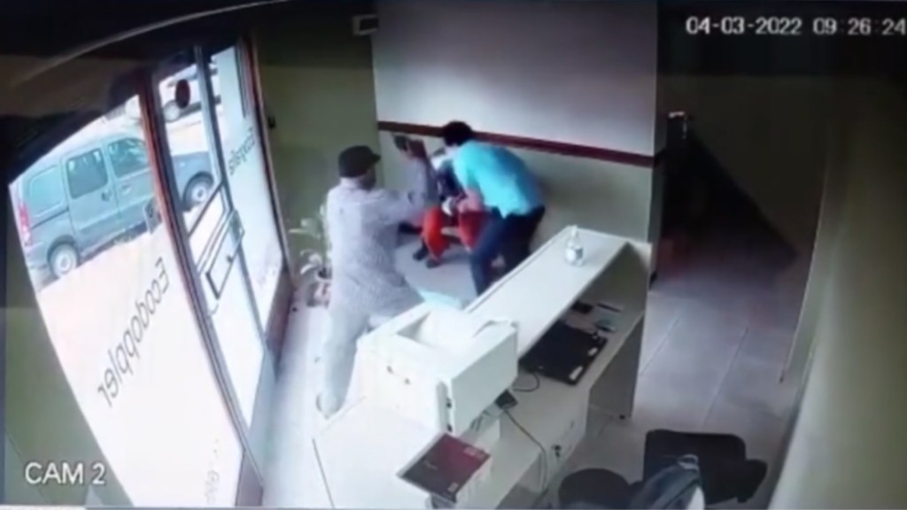 #INSÓLITO | DELINCUENTE DE 72 AÑOS ENTRÓ A ROBAR A UNA CLÍNICA Y MURIÓ DESANGRADO AL DISPARASE A SÍ&nbsp;MISMO