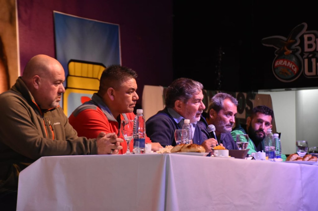 #GREMIALES | CAMIONEROS SE DECLARÓ EN ALERTA Y MOVILIZACIÓN EN EL PETRÓLEO 