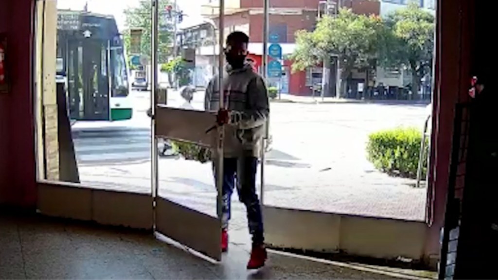 #HORROR | DELINCUENTE ABUSÓ Y GOLPEÓ SALVAJEMENTE A UNA EMPLEADA DE UNA&nbsp;PANADERÍA