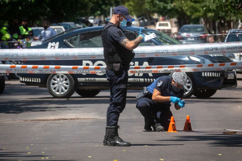 #TRAGEDIA | UNA CHICA DE 19 AÑOS MURIÓ ATROPELLADA POR UN CAMIÓN AL BAJARSE DEL&nbsp;COLECTIVO