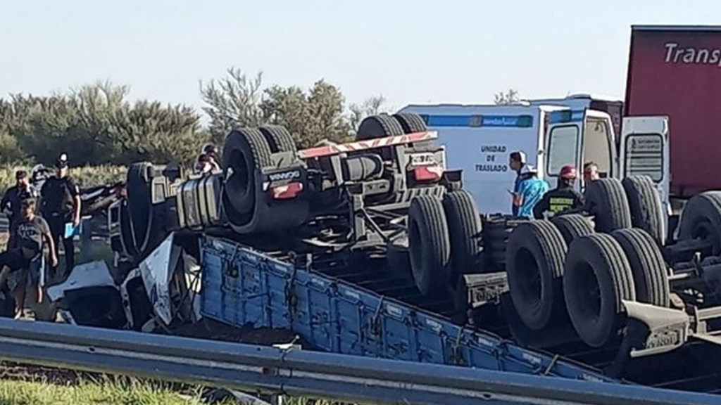 #TRAGEDIA | CAMIONERO MUERE EN TERRIBLE VUELCO EN RUTA&nbsp;7
