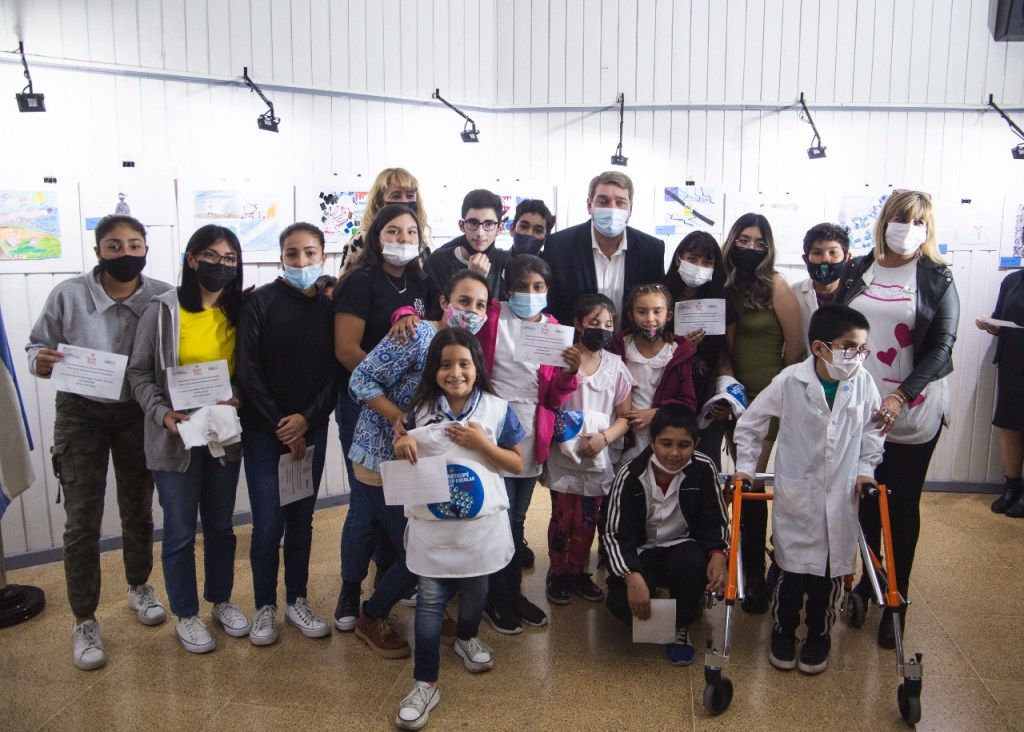 #RAWSON | Reconocimiento a alumnos que participaron del concurso de dibujo “Nunca&nbsp;Más”