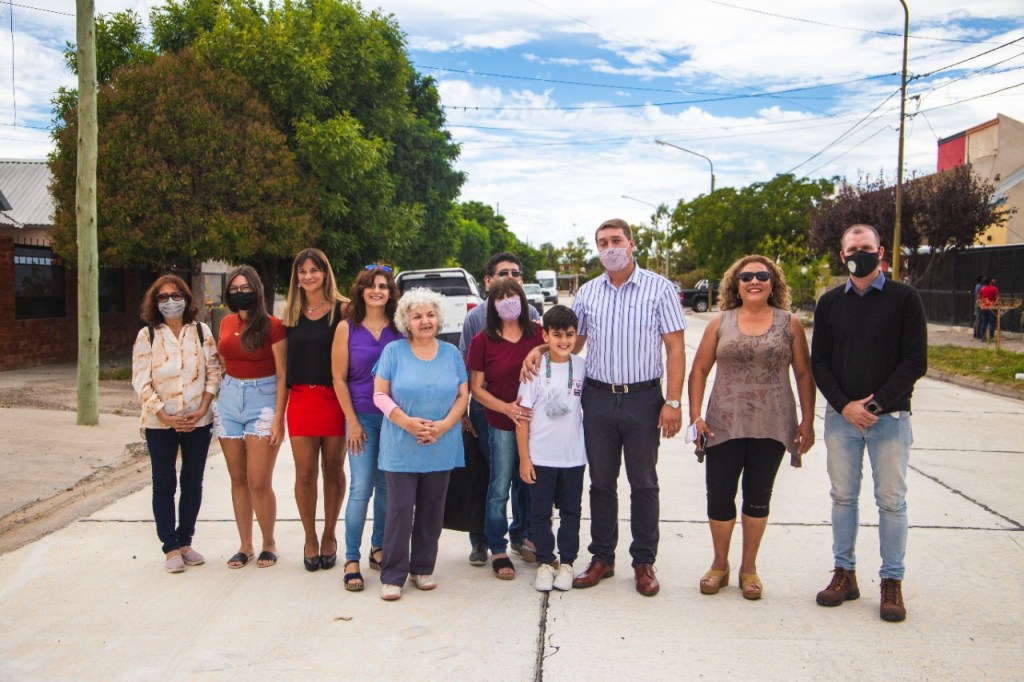#RAWSON | Inauguran pavimentación de la calle Maestro&nbsp;Calderón