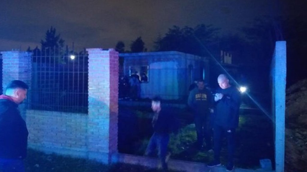 #MACABRO | ENCONTRARON EL CADÁVER DE UN HOMBRE ATADO, ESTRANGULADO Y CARBONIZADO EN UNA CASA&nbsp;ABANDONADA