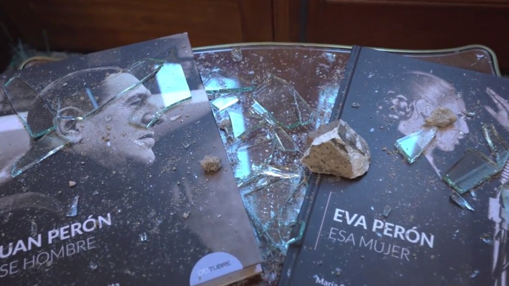 #FMI | «OTRA VEZ… INMENSA PENA» DIJO CFK SOBRE LOS DESTROZOS EN SU&nbsp;DESPACHO