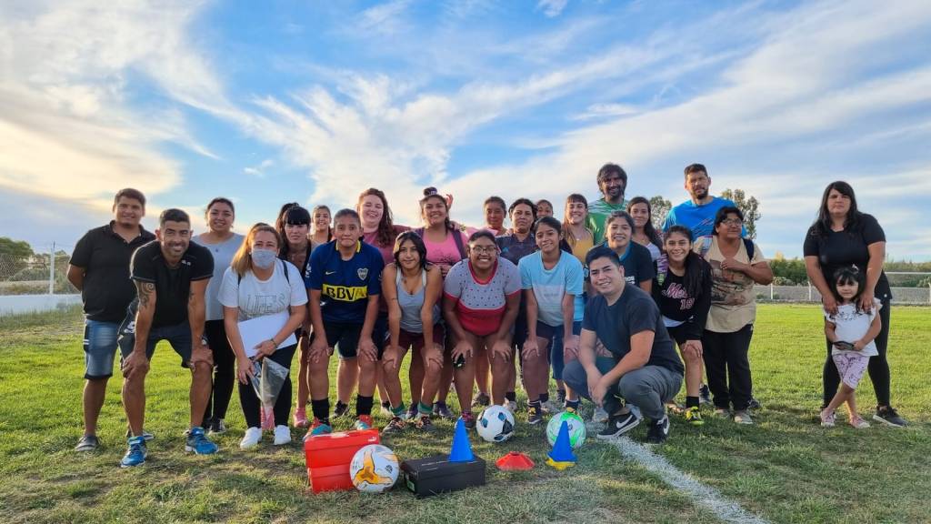 #DEPORTE | Apoyo al plantel de fútbol femenino del Club Social y Deportivo Dolavon 