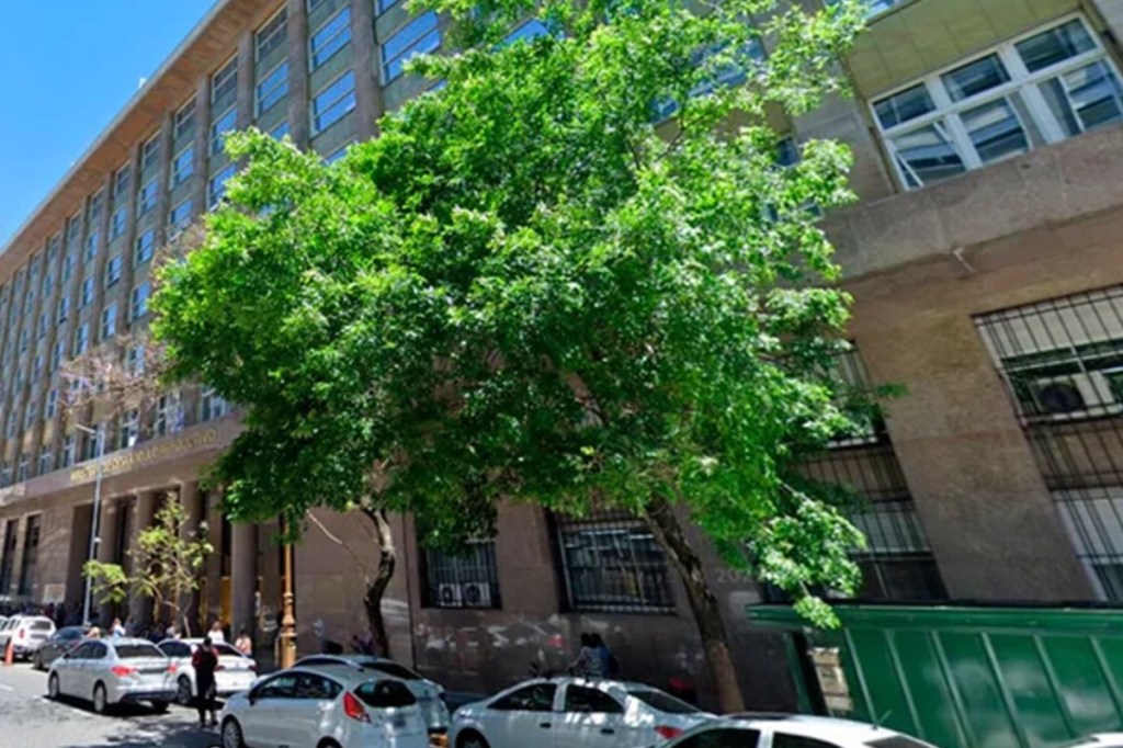 #HORROR | ENCUENTRAN MUERTO EN LA CALLE A UN FISCAL FRENTE AL LUGAR DONDE&nbsp;TRABAJABA