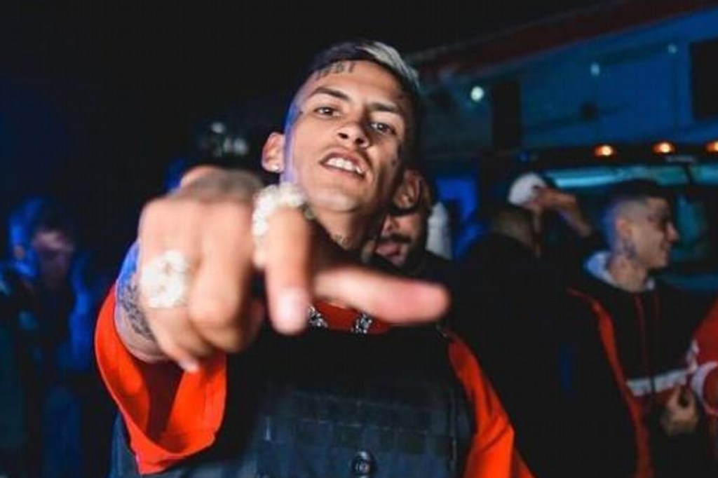 #ESCÁNDALO | ACUSAN A L-GANTE DE PEGARLE UN CULATAZO EN LA CABEZA A UN FAN QUE LE PIDIÓ UNA&nbsp;FOTO