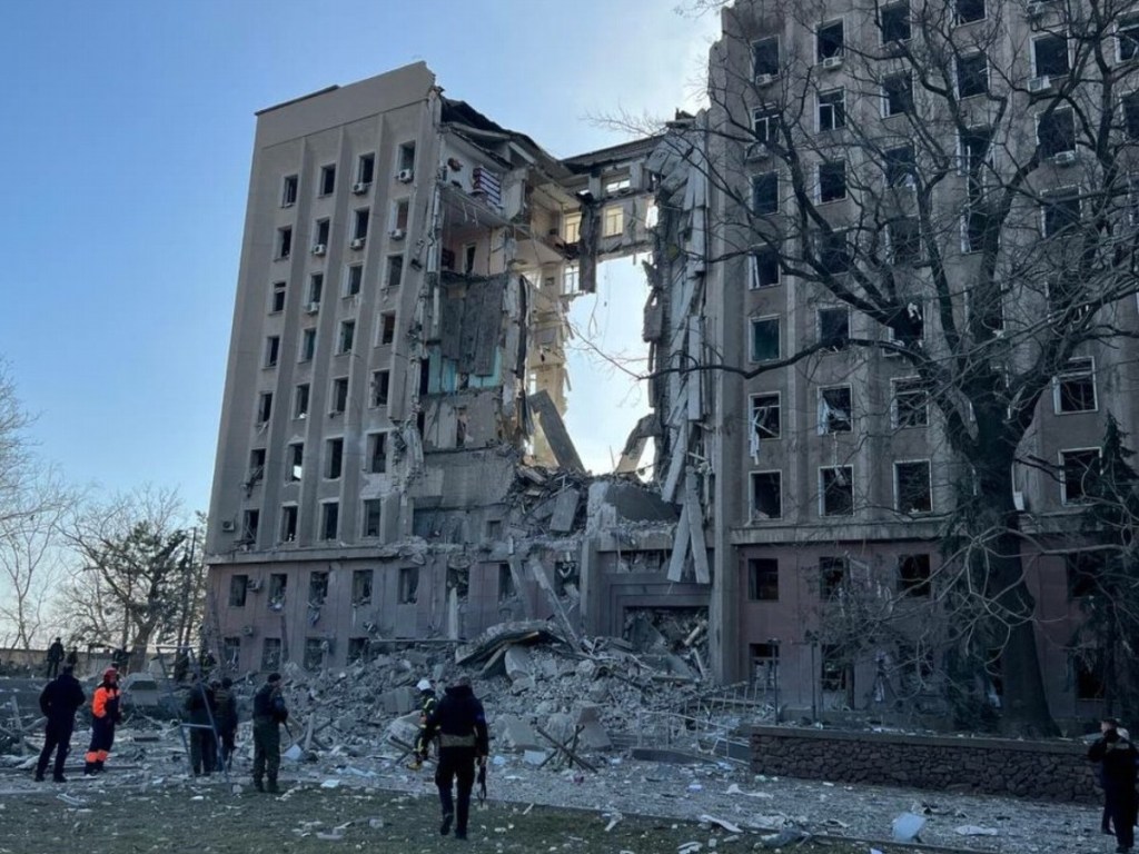 #GUERRA | AL MENOS SIETE MUERTOS EN ATAQUE RUSO A UNA ADMINISTRACIÓN REGIONAL&nbsp;UCRANIANA